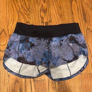 Lululemon Speed Up Shorts size 2, 2.5 inseam great condition